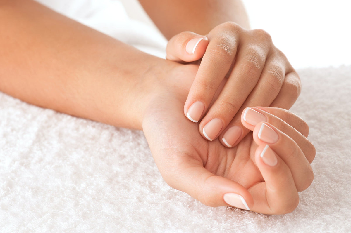 natural manicured nails 